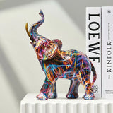 Escultura artística de elefante con diseño de graffiti